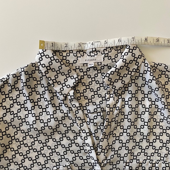 Pleione Long Sleeve Button Down Chain Link Print - Picture 7 of 15